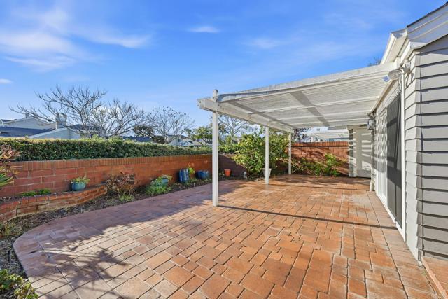 819 Daphne Court, Carlsbad CA: https://media.crmls.org/mediaz/51e26711-fab9-4008-a98b-8f026f598c81.jpg