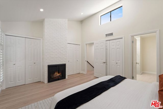 853 Larrabee Street, West Hollywood CA: https://media.crmls.org/mediaz/51e2a96d-ccb4-4e90-9152-e9383f3e8d38.jpg