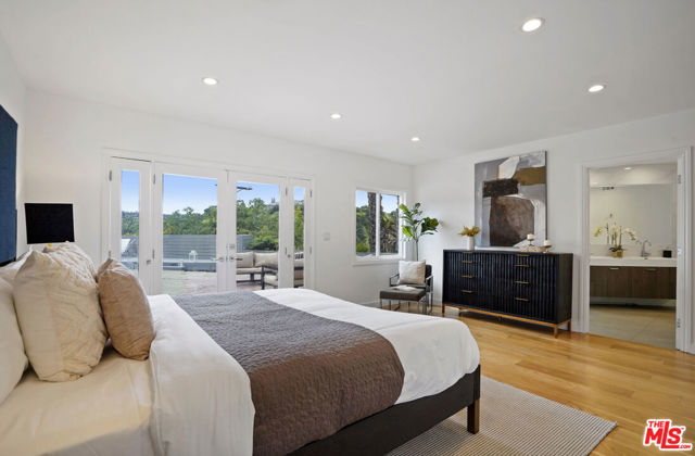15224 Encanto Drive, Sherman Oaks CA: https://media.crmls.org/mediaz/51e2fd72-408e-48d5-8257-10fb3f973723.jpg