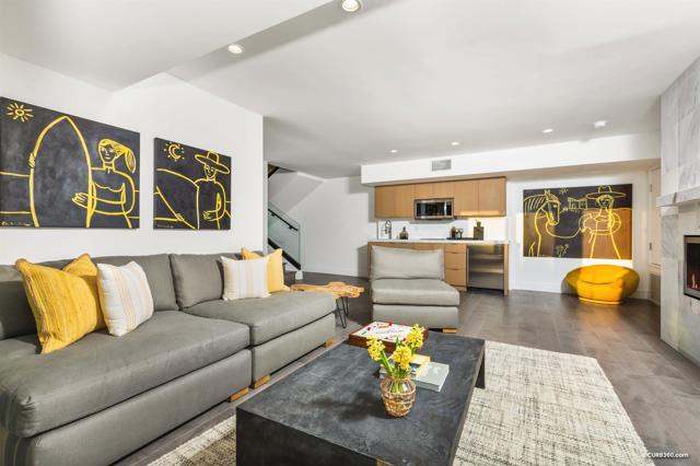 5527 Calumet Ave, La Jolla CA: https://media.crmls.org/mediaz/51e3359e-8119-4a36-a632-30be42a90b4d.jpg