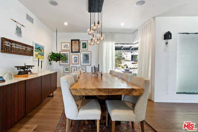 17237 Quesan Place, Encino CA: https://media.crmls.org/mediaz/51e3a9fb-bb7b-442f-b93d-e09bb8e380e9.jpg