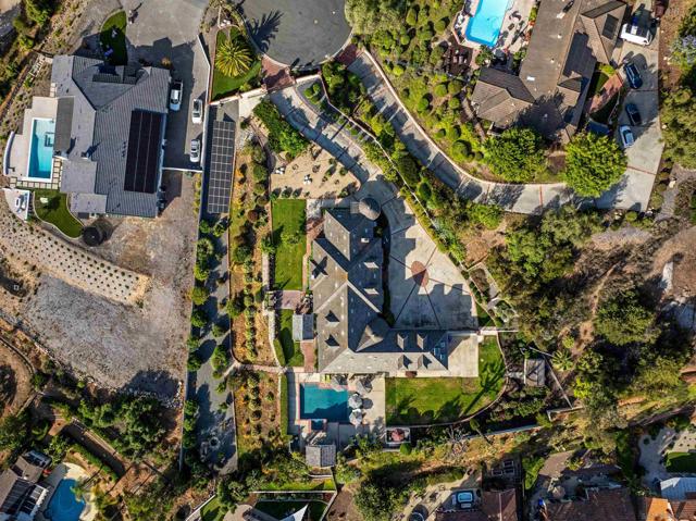 17502 Corte Lomas Verdes, Poway CA: https://media.crmls.org/mediaz/51e4e66e-7477-4509-8387-ef13e59edb5d.jpg
