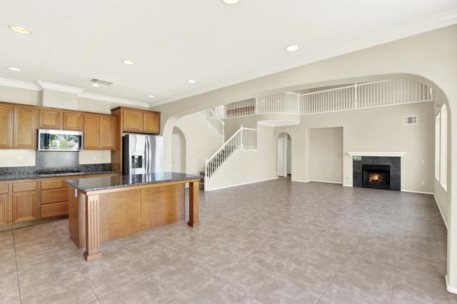 43883 Brookhaven Court, Temecula CA: https://media.crmls.org/mediaz/51e51aad-18f5-4ab4-94db-67001bb6d871.jpg