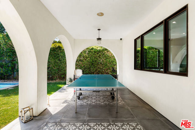 356 S Clark Drive, Beverly Hills CA: https://media.crmls.org/mediaz/51e5d271-1536-45a6-9916-fd417e332836.jpg