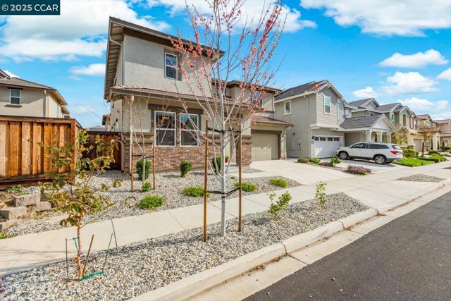 205 Goose Creek Ave, Brentwood CA: https://media.crmls.org/mediaz/51e5d28e-35be-4b7a-b2d7-298ef09db8bc.jpg
