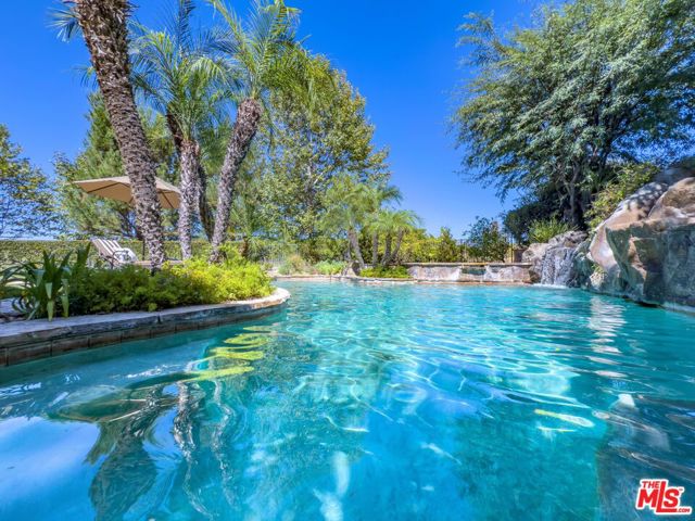 2882 Rainfield Avenue, Westlake Village CA: https://media.crmls.org/mediaz/51e64f5d-ea10-4bcf-b197-d2c48df8b61d.jpg