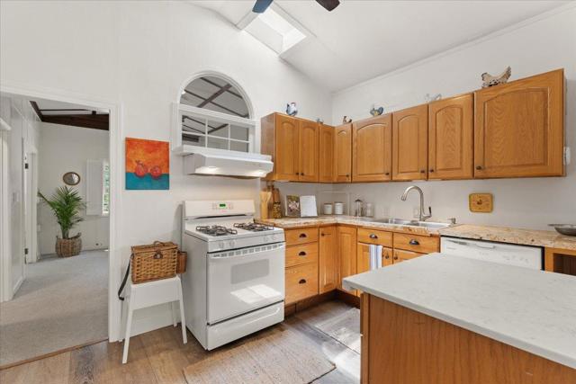 900 Lakeside Drive, Felton CA: https://media.crmls.org/mediaz/51e68df6-ef9c-4b49-8901-ab5539042773.jpg