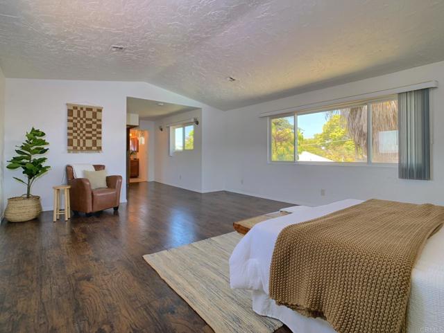 161 Twin Oaks Circle, Chula Vista CA: https://media.crmls.org/mediaz/51e8616e-89e0-4071-8de1-289a4250762d.jpg