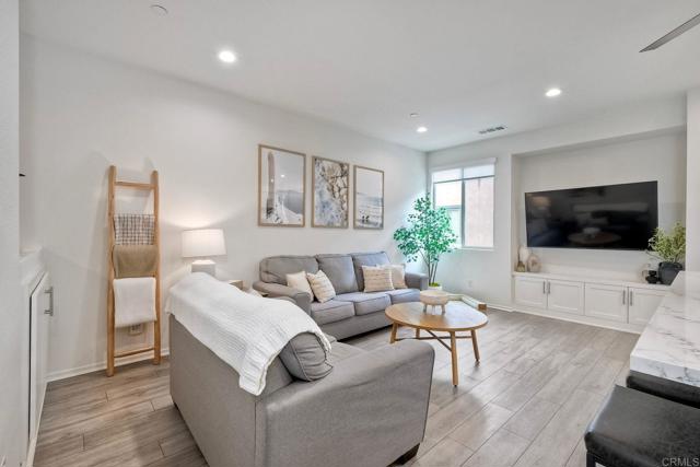 1201 Via Lucero, Oceanside CA: https://media.crmls.org/mediaz/51e880c5-6bec-4097-ad5c-dbf095aa4546.jpg