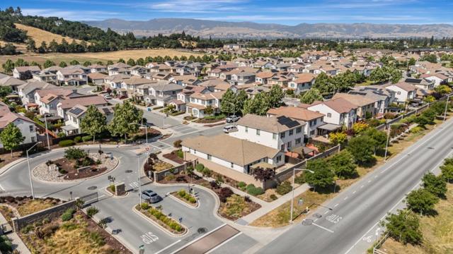 1798 Rosemary Drive, Gilroy CA: https://media.crmls.org/mediaz/51e96fac-a318-4a3c-afdc-cbac34b8b0c7.jpg