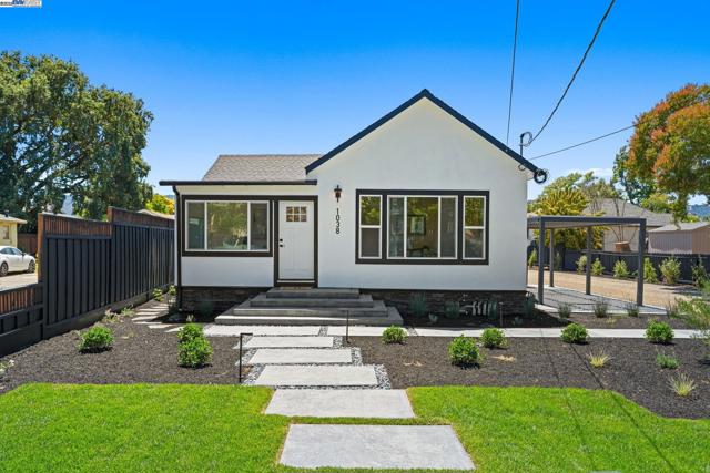 1038 Division St, Pleasanton CA: https://media.crmls.org/mediaz/51e9a72a-2b49-425d-99a5-253d13fbdad9.jpg