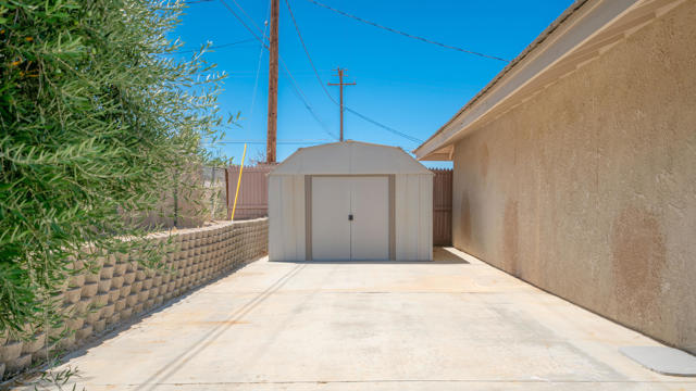 8582 Frontera Avenue, Yucca Valley CA: https://media.crmls.org/mediaz/51e9ac94-2b3e-4464-ab85-f1e8ba492abf.jpg