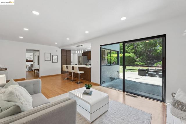 13185 Clairepointe Way, Oakland CA: https://media.crmls.org/mediaz/51ea4628-8c31-422e-8d7a-36dd4533da09.jpg