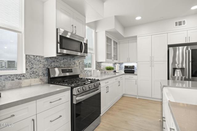 Detail Gallery Image 10 of 50 For 2850 Wagon Wheel Rd #302,  Oxnard,  CA 93036 - 3 Beds | 2/1 Baths