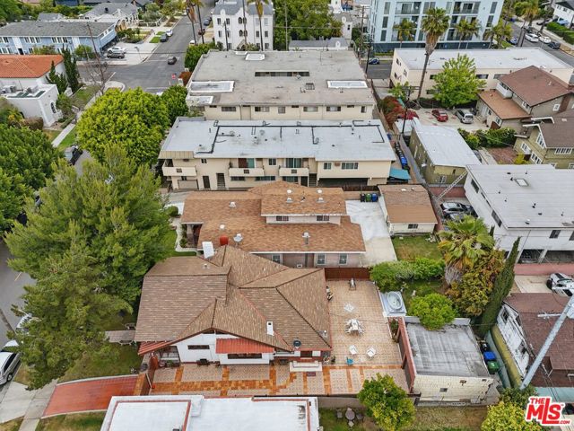 128 N St Andrews Place, Los Angeles CA: https://media.crmls.org/mediaz/51eacf78-139e-43e7-bfc9-6d32b5bd4284.jpg