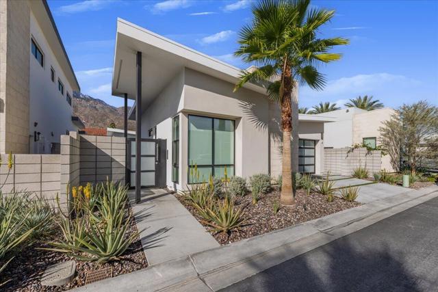 151 Holliday Way, Palm Springs CA: https://media.crmls.org/mediaz/51eaf665-e833-4f09-995b-218841c796a3.jpg