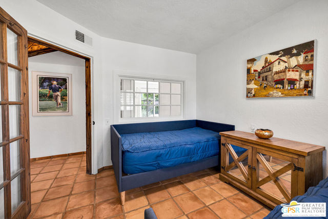 525 W Sunshine Circle, Palm Springs, CA 92264