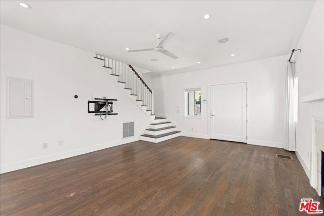 4525 Melbourne Avenue, Los Angeles CA: https://media.crmls.org/mediaz/51eb9f10-af6b-4e62-8101-724cf3a70ff4.jpg