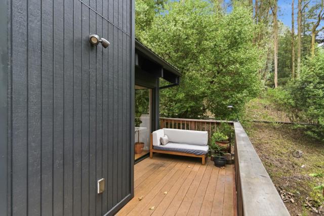 2343 Arrowhead Drive, Oakland CA: https://media.crmls.org/mediaz/51ec8a14-feee-46cf-b09a-f29628f0ab59.jpg