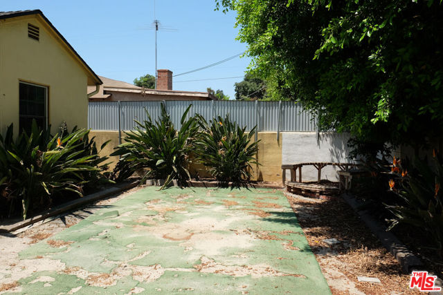 12209 Crewe Street photo 7