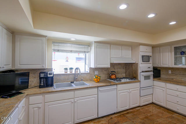 220 W Hillcrest Boulevard, Monrovia CA: https://media.crmls.org/mediaz/51ee4329-d52c-433c-9222-d7b94d0c305d.jpg