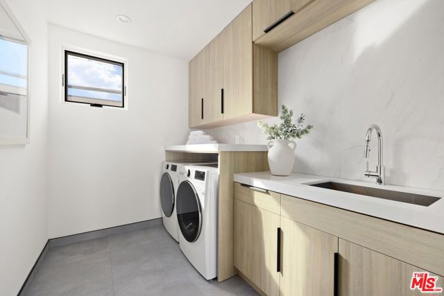 714 N La Jolla Avenue, Los Angeles CA: https://media.crmls.org/mediaz/51ee608a-be4e-47d5-b236-380c17e95598.jpg