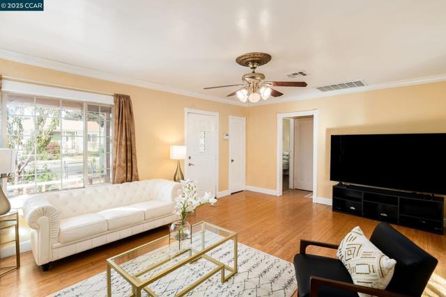 66 Murdock St, Richmond CA: https://media.crmls.org/mediaz/51ee723c-b890-4840-8034-6fee800c2e62.jpg