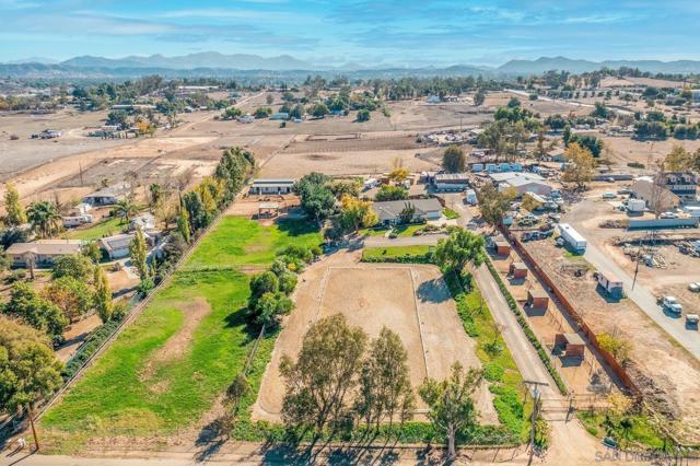 744 W Haverford Rd, Ramona CA: https://media.crmls.org/mediaz/51ee8b19-4799-4899-99b9-dde1c62da24f.jpg
