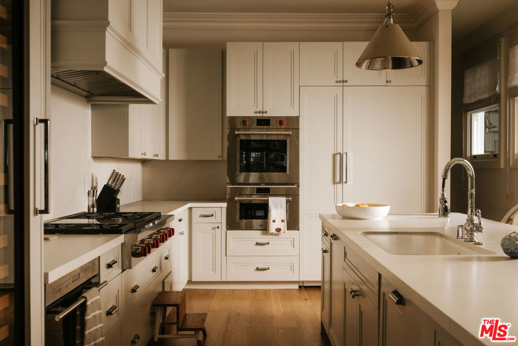 https://media.crmls.org/mediaz/51efb2bd-af61-436f-8d3e-bdcb66c1a251.jpg?preset=X-Large