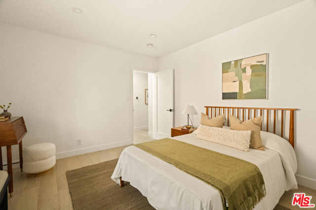 3928 S Bronson Avenue, Los Angeles CA: https://media.crmls.org/mediaz/51efee24-af7e-41a8-be2e-581c6b34fd12.jpg