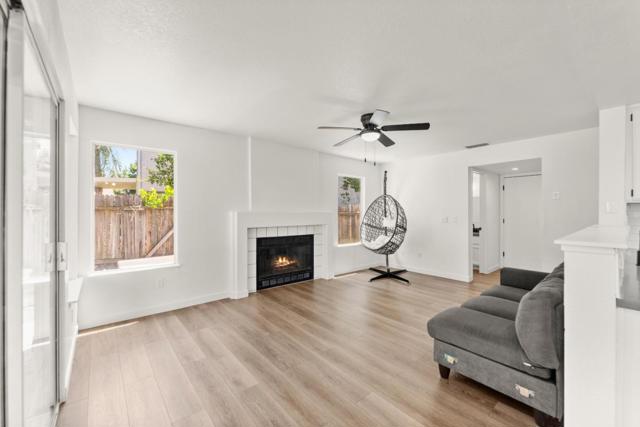 6431 Canyon Creek Way, Elk Grove CA: https://media.crmls.org/mediaz/51f02b56-2bd4-4164-aae7-a216eaebb236.jpg