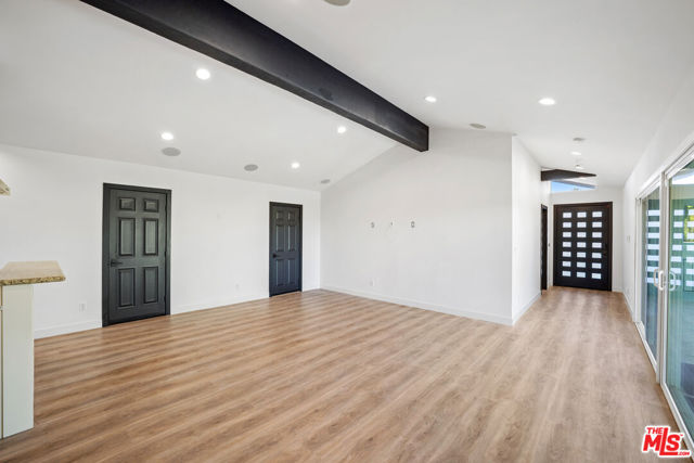 19536 Wells Drive, Tarzana CA: https://media.crmls.org/mediaz/51f0eba5-a904-4c8f-8f45-cc1e104f34c4.jpg