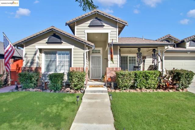 3050 Browning Ct, Brentwood CA: https://media.crmls.org/mediaz/51f1013d-5bdf-4c0d-ab1b-816c6eaa2333.jpg