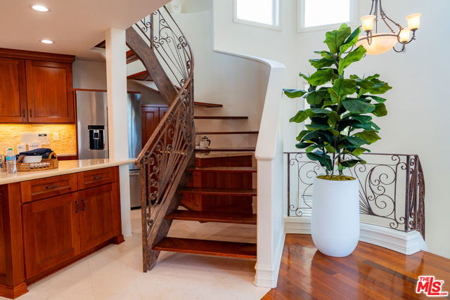844 3rd Street, Santa Monica CA: https://media.crmls.org/mediaz/51f11b77-7ef6-4952-8e02-58868d556e6b.jpg