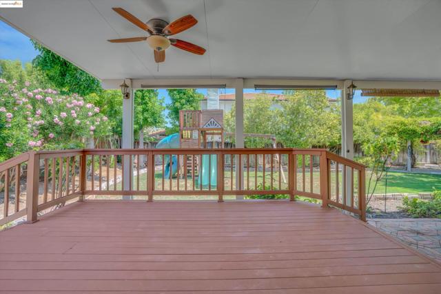 805 Devonshire Loop, Brentwood CA: https://media.crmls.org/mediaz/51f17495-b80f-4f58-8848-224e49c8ff1b.jpg