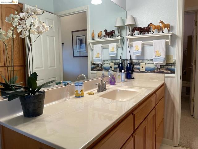Image 31 of 48 For 16160 Willow Glen Rd