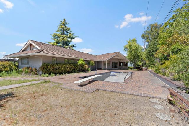 11552 Hillpark Lane, Los Altos CA: https://media.crmls.org/mediaz/51f1bc9a-8d48-49c0-bc7f-b5a7730574d3.jpg