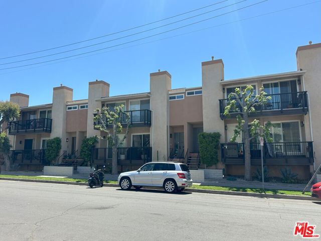 11662 Iowa Avenue, Los Angeles CA: https://media.crmls.org/mediaz/51f1c337-32f6-4b63-b6bb-4a3a4df47fc0.jpg