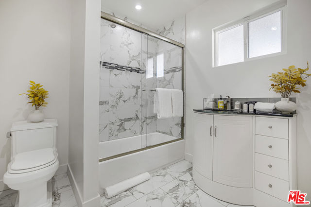 18202 Rancho Street, Tarzana CA: https://media.crmls.org/mediaz/51f1cabd-909f-4b4a-9d59-e541b29f5bb9.jpg