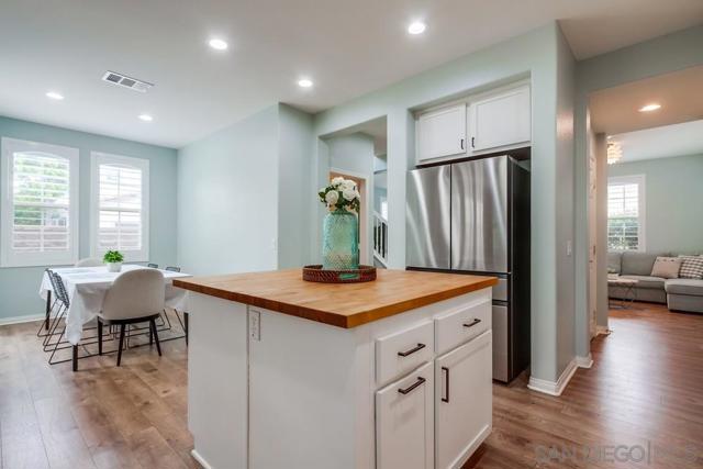 15655 Paseo Montenero, San Diego CA: https://media.crmls.org/mediaz/51f1cfad-c716-45ab-b13e-56292448baa6.jpg