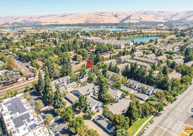 37478 Parish Circle, Fremont CA: https://media.crmls.org/mediaz/51f23e81-8a63-4f73-9c00-a28986e00c2f.jpg