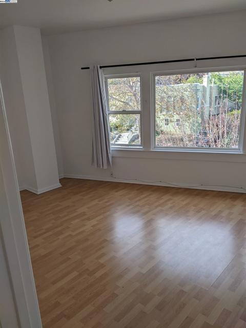 Image 12 of 40 For 2622 Kingsland Ave