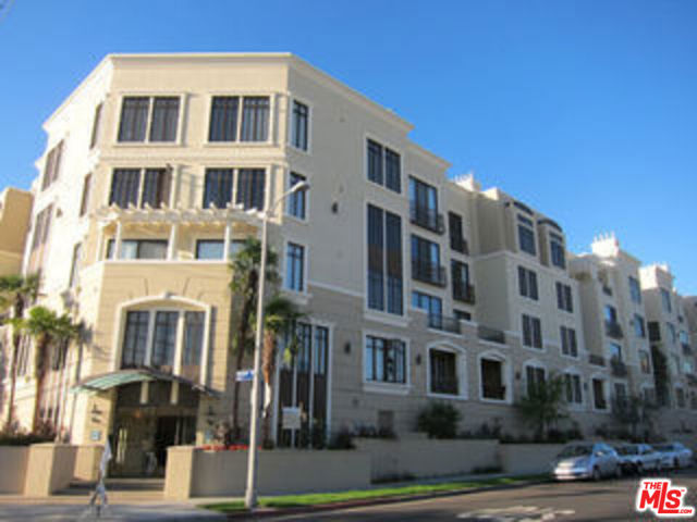 11847 Gorham Avenue, Los Angeles CA: https://media.crmls.org/mediaz/51f290be-07ec-416e-ab7f-17f7c23eb35e.jpg