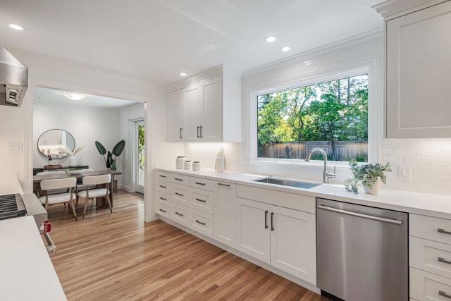 916 Peggy Lane, Menlo Park CA: https://media.crmls.org/mediaz/51f2e72d-3d52-42d2-8fea-18ccddad0198.jpg