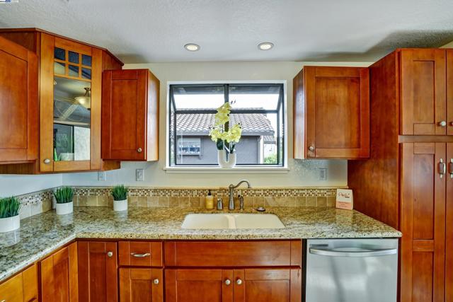 2513 Galleon Place, San Leandro CA: https://media.crmls.org/mediaz/51f33a9d-f55a-402b-80a4-389813c68174.jpg
