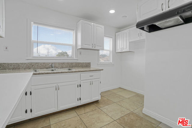 120 N Avenue 25, Los Angeles CA: https://media.crmls.org/mediaz/51f33f40-0e3f-4a5d-bdf4-a0224c20fa86.jpg