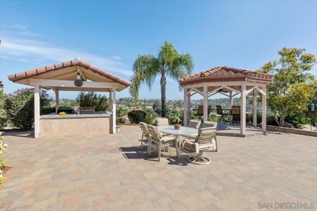1373 Stoneridge Circle, Escondido CA: https://media.crmls.org/mediaz/51f3b1ca-69a3-4b27-96a8-44db63eeff46.jpg