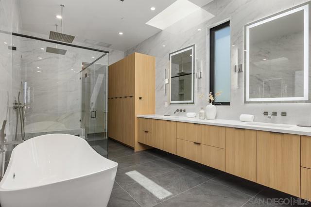 147 S Rios, Solana Beach CA: https://media.crmls.org/mediaz/51f434f0-6d9d-49b6-ab21-ec8554fbdabd.jpg