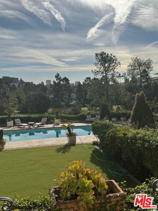 543 Perugia Way, Los Angeles CA: https://media.crmls.org/mediaz/51f44aa1-fe07-435a-9e1c-337f455fe4bf.jpg