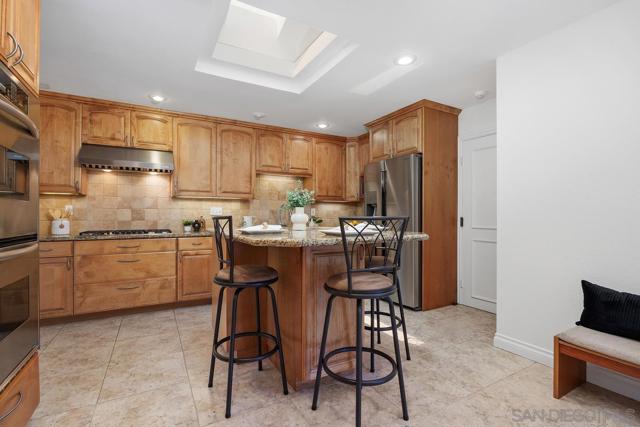 159 Mexicali Ct, Solana Beach CA: https://media.crmls.org/mediaz/51f45a65-7731-491a-a4ad-af457c3526db.jpg